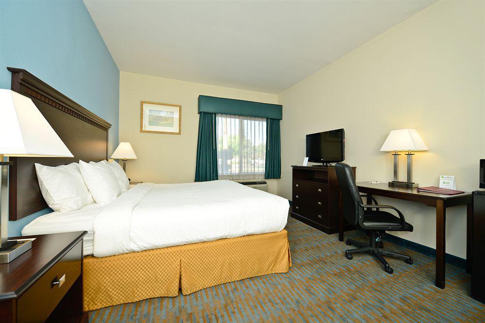 Hotel Comfort Tulare