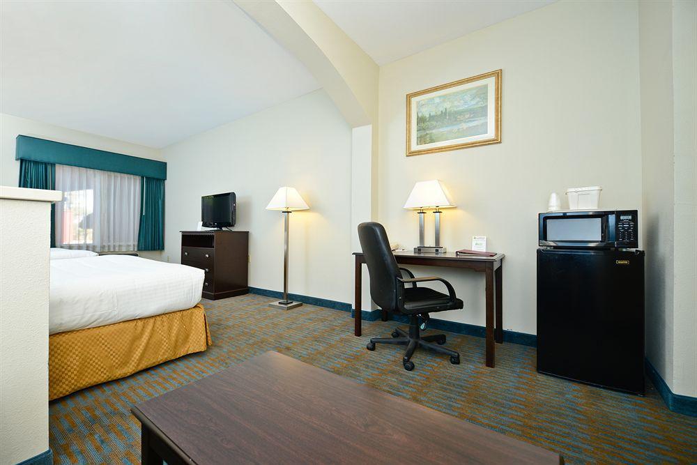 Comfort Hotel Tulare