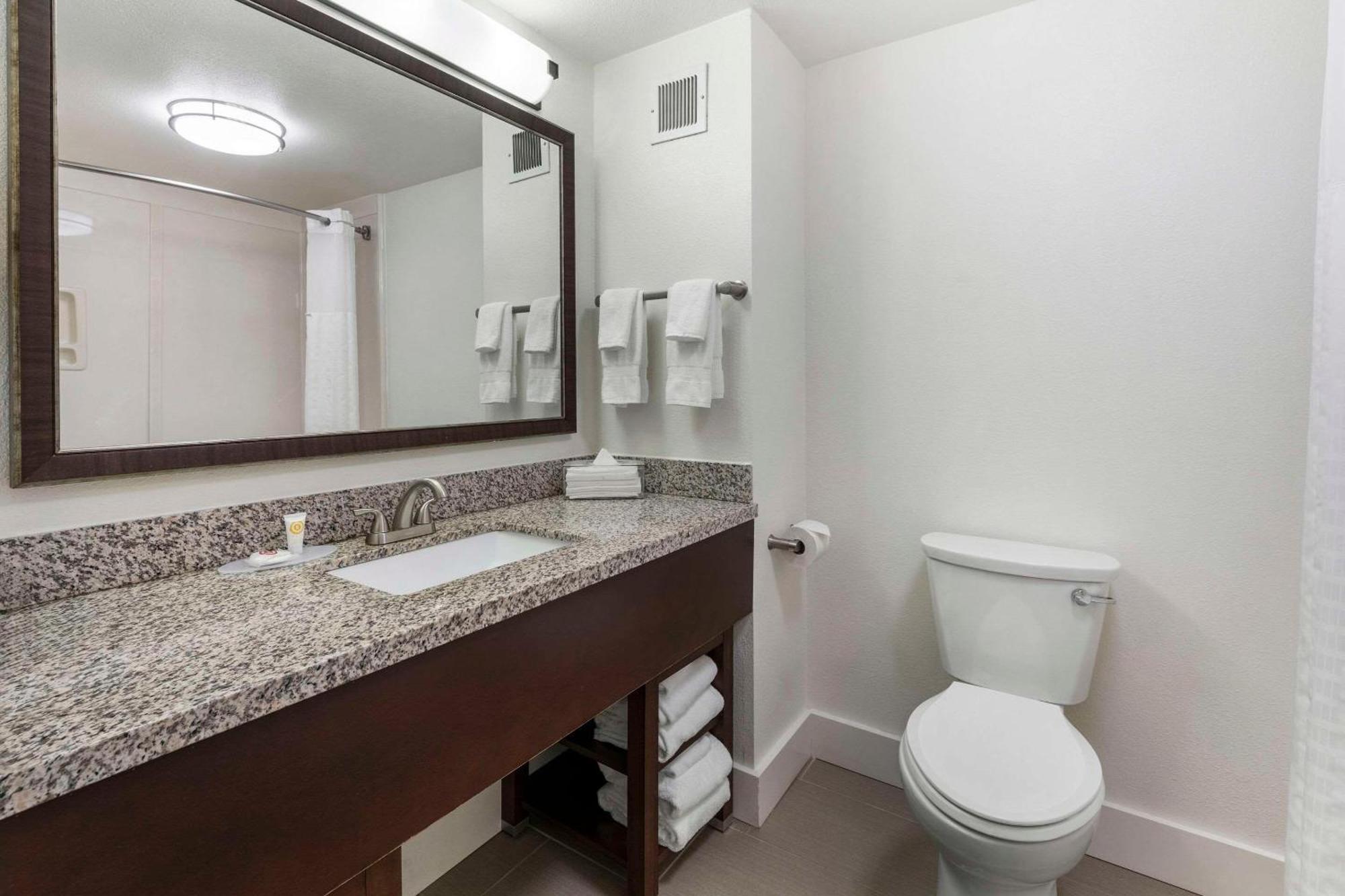 Hotel Comfort Tulare